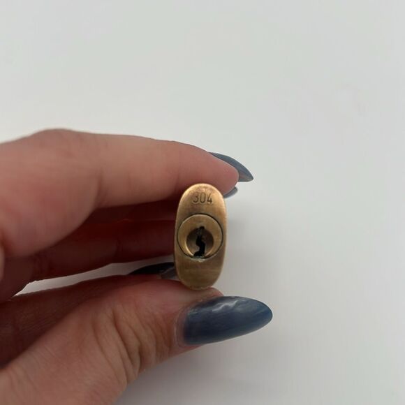 LOUIS VUITTON LOCK AND KEY - #304 - Picture 2 of 3